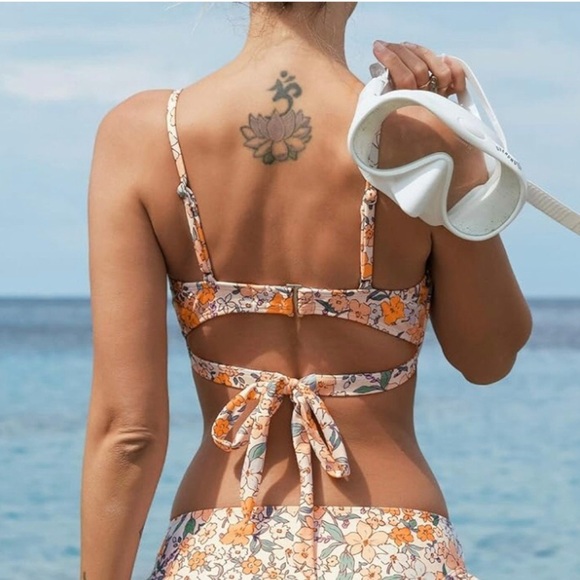 CUPSHE Ditsy Floral knotted Cutout Back Hook Closure High-Waisted Bikini Set M/L - Picture 3 of 16